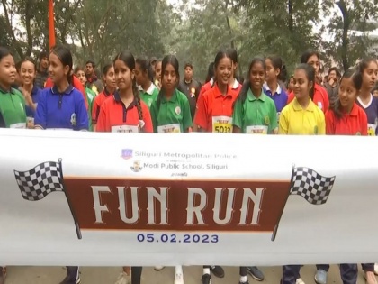 Actor Darsheel Safary flags off school children's Fun Run Marathon in Siliguri | Actor Darsheel Safary flags off school children's Fun Run Marathon in Siliguri