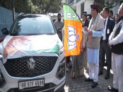 Uttarakhand CM Pushkar Singh Dhami flags off relief material to Joshimath | Uttarakhand CM Pushkar Singh Dhami flags off relief material to Joshimath