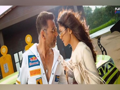 WATCH: Akshay Kumar, Mrunal Thakur's sizzling chemistry in 'Selfiee' second song 'Kudiye Ni Teri' | WATCH: Akshay Kumar, Mrunal Thakur's sizzling chemistry in 'Selfiee' second song 'Kudiye Ni Teri'