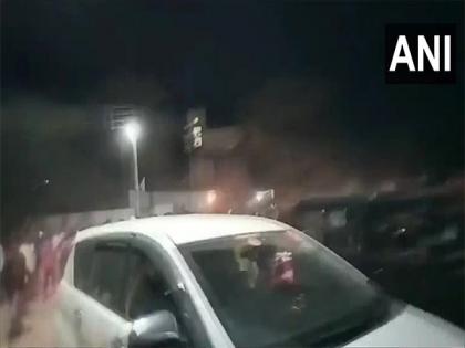 Aurangabad: Stones pelted at Aaditya Thackeray's car during Shiv Sanvaad Yatra | Aurangabad: Stones pelted at Aaditya Thackeray's car during Shiv Sanvaad Yatra