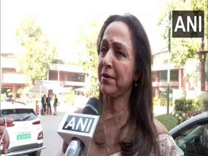 "Should control tongue.." Hema Malini schools Mahua Mitra for offensive language in LS | "Should control tongue.." Hema Malini schools Mahua Mitra for offensive language in LS