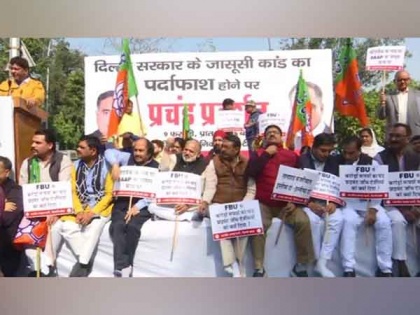 BJP protests against Delhi government over Feedback Unit case | BJP protests against Delhi government over Feedback Unit case