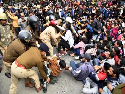 Uttarakhand: Magisterial inquiry ordered in lathi charge incident on youth protesters | Uttarakhand: Magisterial inquiry ordered in lathi charge incident on youth protesters