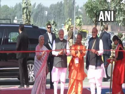 PM Modi arrives at UP Global Investors Summit 2023 in Lucknow | PM Modi arrives at UP Global Investors Summit 2023 in Lucknow