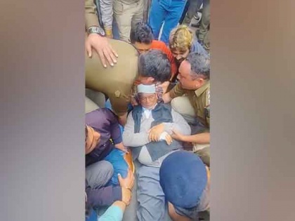 Former Uttarakhand Chief Minister Harish Rawat falls ill while leading Cong protest | Former Uttarakhand Chief Minister Harish Rawat falls ill while leading Cong protest