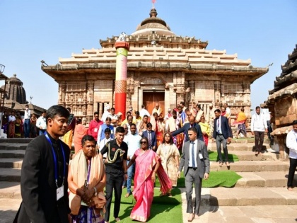 Prez Murmu visits Lingaraj Temple on second day in Odisha | Prez Murmu visits Lingaraj Temple on second day in Odisha
