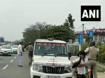 Youth Congress workers wave black flags at Kerala CM in Ernakulam | Youth Congress workers wave black flags at Kerala CM in Ernakulam Youth Congress workers wave black flags at Kerala CM in Ernakulam | Youth Congress workers wave black flags at Kerala CM in Ernakulam