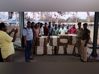 Customs officials seize foreign cigarettes worth Rs 38.90 lakh near Visakhapatnam railway station | Customs officials seize foreign cigarettes worth Rs 38.90 lakh near Visakhapatnam railway station