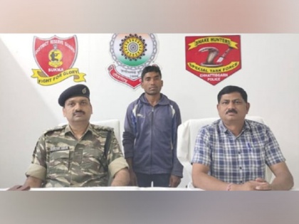 Maoist carrying Rs 1 lakh bounty surrenders in Chhattisgarh's Sukma | Maoist carrying Rs 1 lakh bounty surrenders in Chhattisgarh's Sukma
