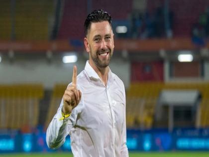 Incredibly proud of what we have done: Des Buckingham on Mumbai City's League Shield triumph | Incredibly proud of what we have done: Des Buckingham on Mumbai City's League Shield triumph
