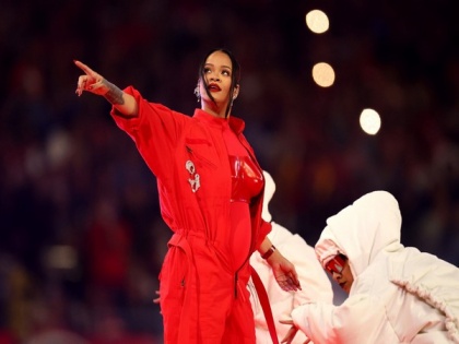 Rihanna pregnant with second child, flaunts baby bump during Super Bowl halftime performance | Rihanna pregnant with second child, flaunts baby bump during Super Bowl halftime performance