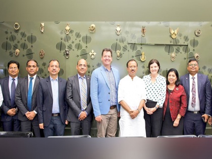 MoS Muraleedharan meets with Australia India Business Council head in Sydney | MoS Muraleedharan meets with Australia India Business Council head in Sydney