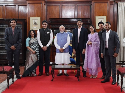 In Bengaluru, PM Modi meets people from different walks of life | In Bengaluru, PM Modi meets people from different walks of life