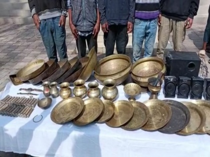 Assam Police apprehends 11 thieves, recovers stock of copper utensils in Biswanath | Assam Police apprehends 11 thieves, recovers stock of copper utensils in Biswanath
