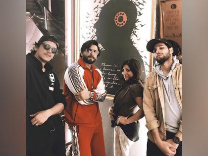 Zoya Akhtar reunites with Ranveer Singh, Siddhant, Vijay as 'Gully Boy' turns 4 | Zoya Akhtar reunites with Ranveer Singh, Siddhant, Vijay as 'Gully Boy' turns 4