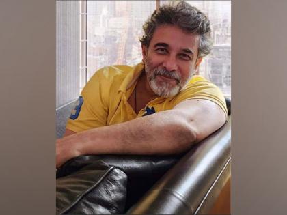 Deepak Tijori returns to films with romantic drama 'Ittar' | Deepak Tijori returns to films with romantic drama 'Ittar'