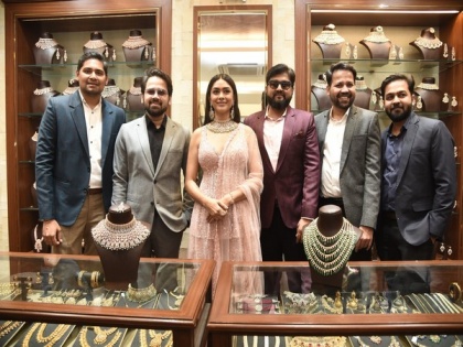 Mrunal Thakur inaugurates Kushal's Fashion Jewellery's 51st Store in Pimpri, Pune - the Brand's Debut in Maharashtra | Mrunal Thakur inaugurates Kushal's Fashion Jewellery's 51st Store in Pimpri, Pune - the Brand's Debut in Maharashtra