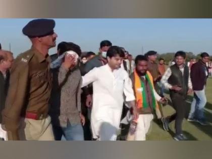 Ball hit by Scindia injures BJP worker during cricket match in MP's Rewa | Ball hit by Scindia injures BJP worker during cricket match in MP's Rewa