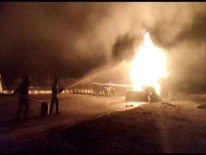 Rajasthan: Four people burn alive in tanker-truck collision in Ajmer | Rajasthan: Four people burn alive in tanker-truck collision in Ajmer Rajasthan: Four people burn alive in tanker-truck collision in Ajmer | Rajasthan: Four people burn alive in tanker-truck collision in Ajmer
