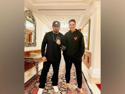 Akshay Kumar, Yo Yo Honey Singh's new track 'Kudi Chamkeeli' to be out soon | Akshay Kumar, Yo Yo Honey Singh's new track 'Kudi Chamkeeli' to be out soon Akshay Kumar, Yo Yo Honey Singh's new track 'Kudi Chamkeeli' to be out soon | Akshay Kumar, Yo Yo Honey Singh's new track 'Kudi Chamkeeli' to be out soon