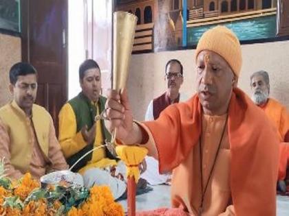 UP: CM Yogi performs 'Rudrabhishek' on occasion of Mahashivratri | UP: CM Yogi performs 'Rudrabhishek' on occasion of Mahashivratri