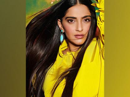 Sonam Kapoor drops gorgeous pictures, Anand Ahuja says, we need to keep resizing your watch bracelets for weight loss | Sonam Kapoor drops gorgeous pictures, Anand Ahuja says, we need to keep resizing your watch bracelets for weight loss