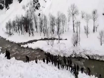 Army, J-K police rescue man buried under avalanche in Kupwara | Army, J-K police rescue man buried under avalanche in Kupwara