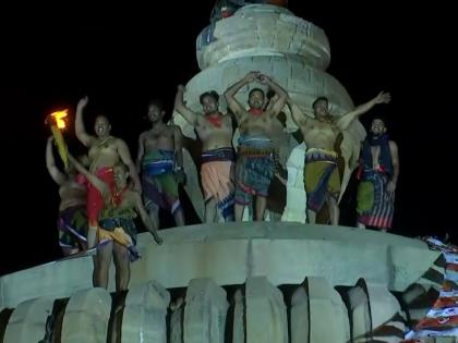 Maha Shivratri: 'Mahadeepa' lifted atop Lingaraj Temple in Bhubaneswar | Maha Shivratri: 'Mahadeepa' lifted atop Lingaraj Temple in Bhubaneswar