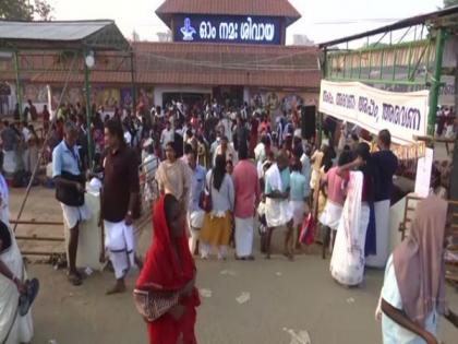 Kerala: Devotees perform 'Bali Tharpanam' ritual at Aluva Manappuram on Mahashivratri | Kerala: Devotees perform 'Bali Tharpanam' ritual at Aluva Manappuram on Mahashivratri