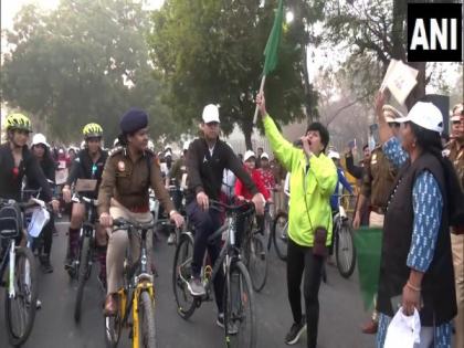 Bike rally held in Delhi to connect young women with police | Bike rally held in Delhi to connect young women with police