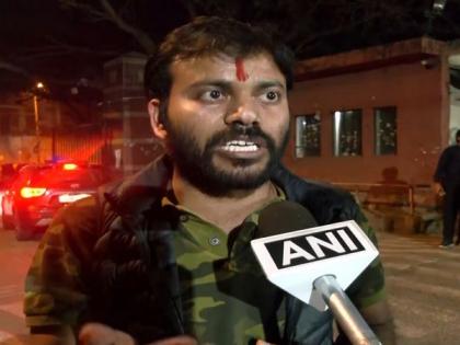 ABVP workers allege vandalism of Chhatrapati Shivaji Maharaj's portrait in JNU, demand action | ABVP workers allege vandalism of Chhatrapati Shivaji Maharaj's portrait in JNU, demand action