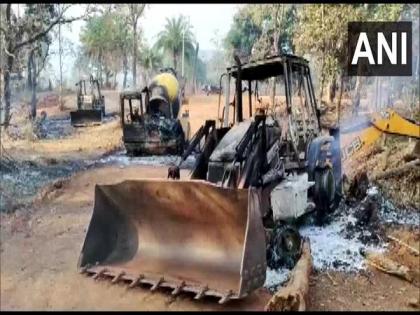 Chhattisgarh: Vehicle, road construction machinery torched by Naxals in Kanker | Chhattisgarh: Vehicle, road construction machinery torched by Naxals in Kanker