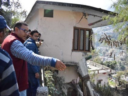 Joshimath: Chamoli DM inspects landslide-affected areas | Joshimath: Chamoli DM inspects landslide-affected areas