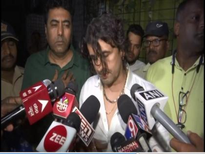 Police register case in scuffle during singer Sonu Nigam's concert in Mumbai's Chembur, say one booked | Police register case in scuffle during singer Sonu Nigam's concert in Mumbai's Chembur, say one booked