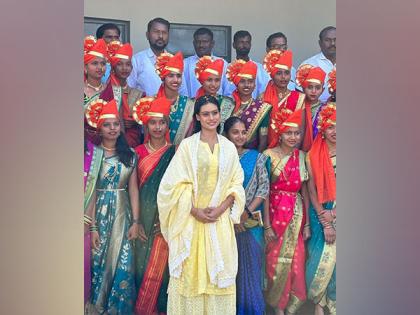 Nysa Devgn attends event with underprivileged students, her traditional look gets thumbs up from netizens | Nysa Devgn attends event with underprivileged students, her traditional look gets thumbs up from netizens