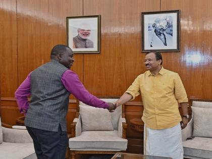 MoS Muraleedharan meets Zimbabwe's Minister for Energy and Power Development | MoS Muraleedharan meets Zimbabwe's Minister for Energy and Power Development