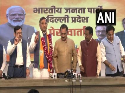 MCD: Ahead of Standing Committee polls, AAP councillor joins BJP | MCD: Ahead of Standing Committee polls, AAP councillor joins BJP MCD: Ahead of Standing Committee polls, AAP councillor joins BJP | MCD: Ahead of Standing Committee polls, AAP councillor joins BJP