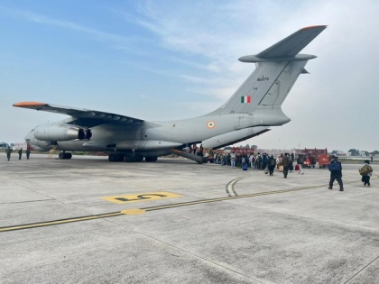 Indian Air Force airlifts 388 citizens from Jammu to Leh | Indian Air Force airlifts 388 citizens from Jammu to Leh
