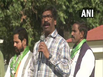 BJP accuses Hemant Soren of "promoting black money" with "bury money in ground" remark | BJP accuses Hemant Soren of "promoting black money" with "bury money in ground" remark