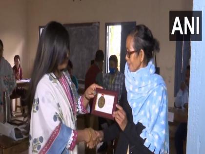 Meghalaya Assembly elections: First five early voters receive mementos to encourage early voting | Meghalaya Assembly elections: First five early voters receive mementos to encourage early voting