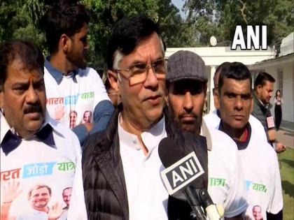 SC adjourns hearing on Pawan Khera plea seeking clubbing of FIRs, extends his interim bail | SC adjourns hearing on Pawan Khera plea seeking clubbing of FIRs, extends his interim bail SC adjourns hearing on Pawan Khera plea seeking clubbing of FIRs, extends his interim bail | SC adjourns hearing on Pawan Khera plea seeking clubbing of FIRs, extends his interim bail