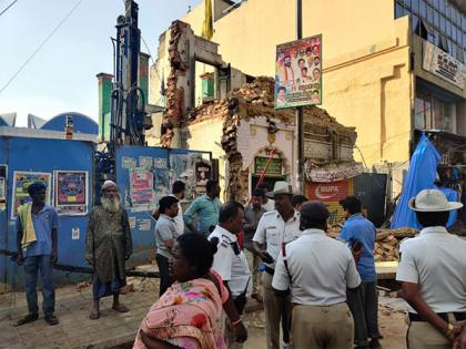 Portion of Dargah collapses in Bengaluru during demolition work; 1 worker dead | Portion of Dargah collapses in Bengaluru during demolition work; 1 worker dead