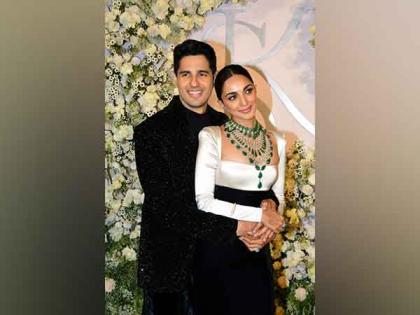 "Ab main solo nahin raha", Newly married Sidharth Malhotra jokes when paps ask for his "solo" pics | "Ab main solo nahin raha", Newly married Sidharth Malhotra jokes when paps ask for his "solo" pics "Ab main solo nahin raha", Newly married Sidharth Malhotra jokes when paps ask for his "solo" pics | "Ab main solo nahin raha", Newly married Sidharth Malhotra jokes when paps ask for his "solo" pics