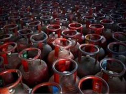 Prices of commercial LPG hiked by Rs 350.50 per unit, cooking gas Rs 50 per unit | Prices of commercial LPG hiked by Rs 350.50 per unit, cooking gas Rs 50 per unit