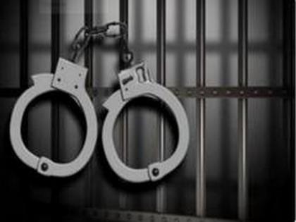 Assam: Two government employees held for accepting bribes in Guhawati | Assam: Two government employees held for accepting bribes in Guhawati