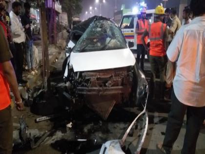 Maharashtra: Youth killed, another injured after speeding car rams into electric pole | Maharashtra: Youth killed, another injured after speeding car rams into electric pole