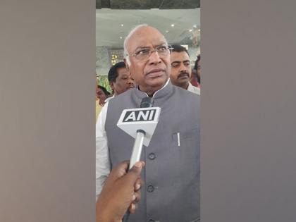 Erode East bypolls: Congress candidate Elangovan leads; Mallikarjun Kharge says, "Going to win seat with huge margin" | Erode East bypolls: Congress candidate Elangovan leads; Mallikarjun Kharge says, "Going to win seat with huge margin"