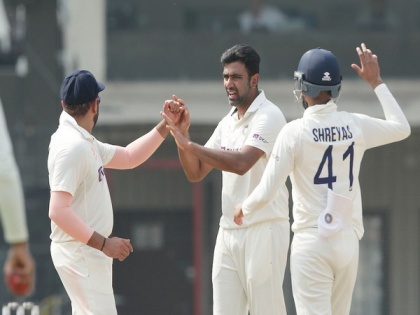 Ind vs Aus, Indore Test: Ashwin, Umesh bring hosts back in game; trail by 75 runs (Lunch, Day-2) | Ind vs Aus, Indore Test: Ashwin, Umesh bring hosts back in game; trail by 75 runs (Lunch, Day-2)