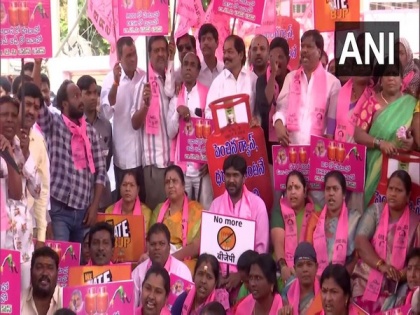 Telangana: BRS stage protest in Hyderabad against price hike of LPG cylinders | Telangana: BRS stage protest in Hyderabad against price hike of LPG cylinders