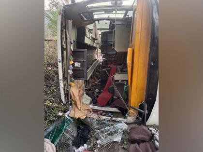 One dead, 41 injured as bus overturns on Manali-Chandigarh highway | One dead, 41 injured as bus overturns on Manali-Chandigarh highway One dead, 41 injured as bus overturns on Manali-Chandigarh highway | One dead, 41 injured as bus overturns on Manali-Chandigarh highway